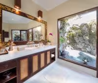 Villa Cemara, Ensuite Bathroom