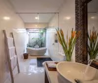 Villa Jawara, Guest Bathroom