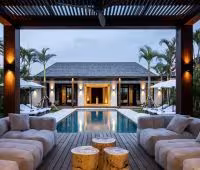 Villa Gendang, Villa en la noche